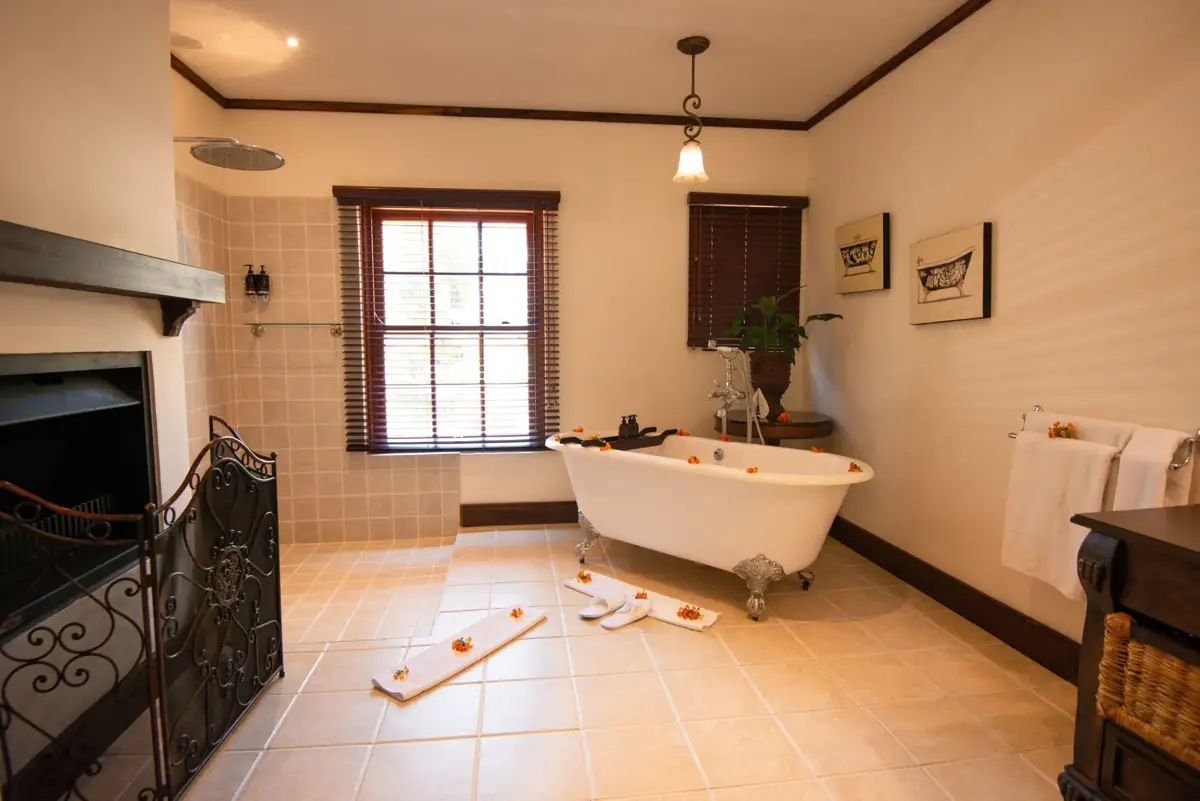 The Manor, photo 2